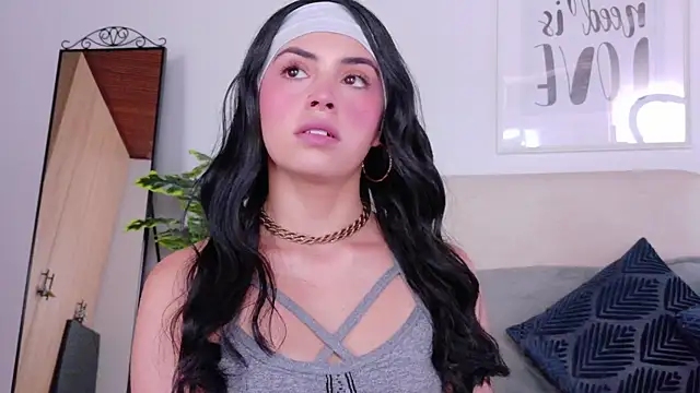 SaritaBratz online show from November 2025 08:10:01 PM