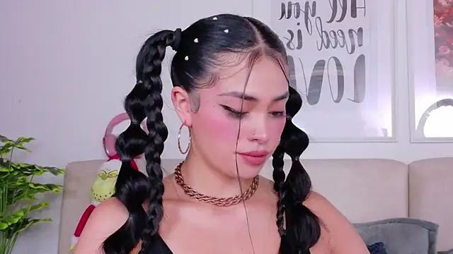 SaritaBratz online show from November 2025 09:06:01 PM