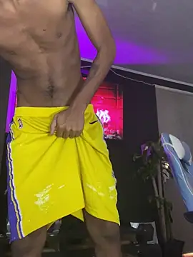 Snapshot of Miguel_bigcock chatting on March 2025 09:15:01 PM Miguel bigcock online show from March 2025 09:15:01 PM