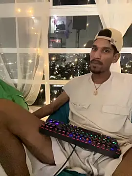 Snapshot of Miguel_bigcock chatting on October 2025 11:29:02 PM Miguel bigcock online show from October 2025 11:29:02 PM