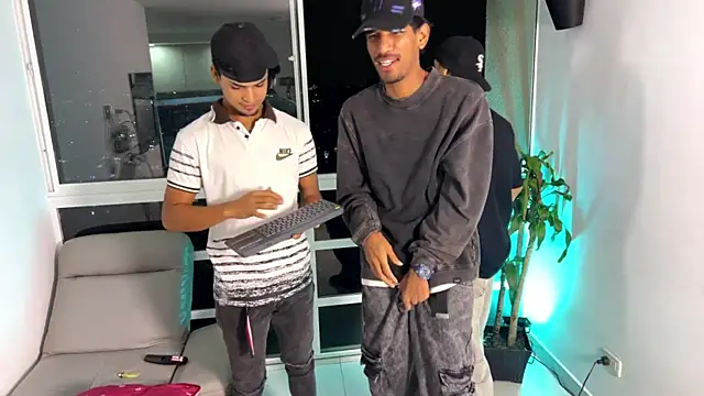 Snapshot of Miguel_bigcock chatting on December 2025 05:03:02 AM Miguel bigcock online show from December 2025 05:03:02 AM