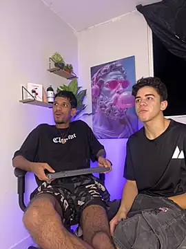 Snapshot of Miguel_bigcock chatting on February 2026 01:45:01 AM Miguel bigcock online show from February 2026 01:45:01 AM