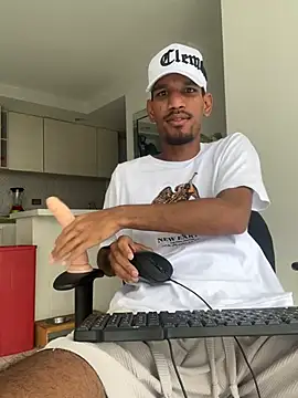 Snapshot of Miguel_bigcock chatting on February 2026 03:19:02 PM Miguel bigcock online show from February 2026 03:19:02 PM