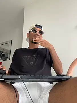 Snapshot of Miguel_bigcock chatting on February 2026 09:57:01 PM Miguel bigcock online show from February 2026 09:57:01 PM