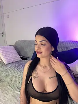 Snapshot of IrisRossie chatting on May 2026 05:35:01 AM IrisRossie online show from May 2026 05:35:01 AM