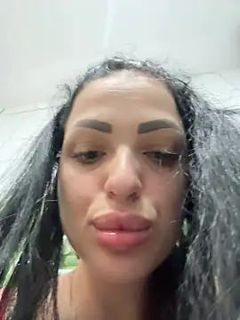 Snapshot of IrisRossie chatting on July 2026 05:45:01 AM IrisRossie online show from July 2026 05:45:01 AM