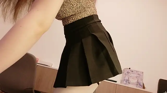 BeeBlossom online show from December 2025 02:44:02 PM