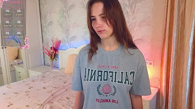 Snapshot of JaneVibes chatting on October 2025 06:44:01 AM JaneVibes online show from October 2025 06:44:01 AM