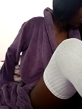 Snapshot of Missvixen81 chatting on October 2025 04:13:02 AM Missvixen81 online show from October 2025 04:13:02 AM