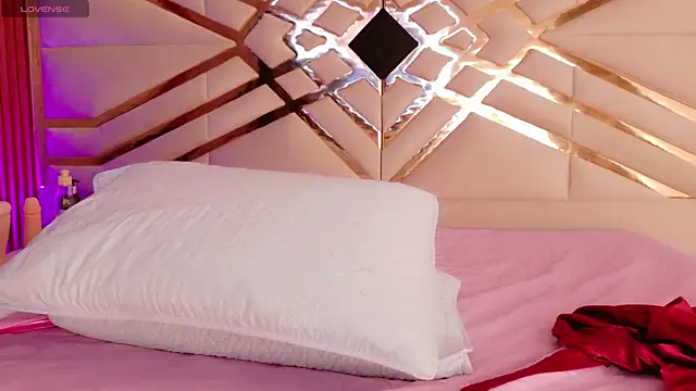 Snapshot of playfulcurvy chatting on September 2025 07:47:02 PM playfulcurvy online show from September 2025 07:47:02 PM