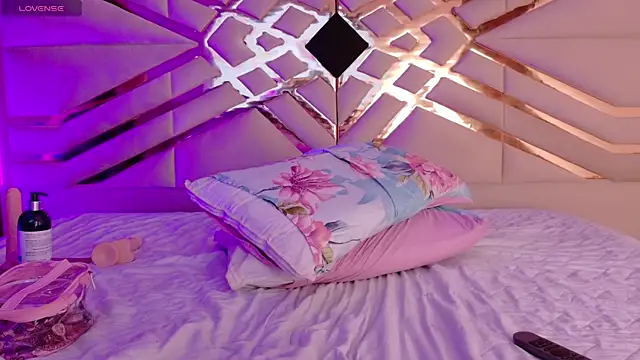 Snapshot of playfulcurvy chatting on September 2025 08:20:01 PM playfulcurvy online show from September 2025 08:20:01 PM