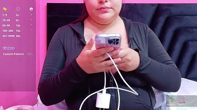 Snapshot of playfulcurvy chatting on September 2025 06:13:02 PM playfulcurvy online show from September 2025 06:13:02 PM