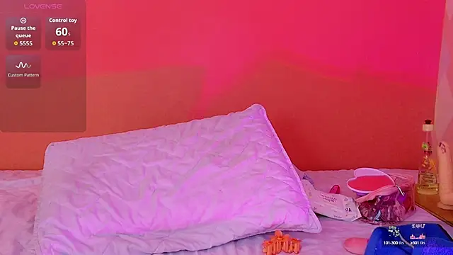 Snapshot of playfulcurvy chatting on October 2025 09:32:02 PM playfulcurvy online show from October 2025 09:32:02 PM