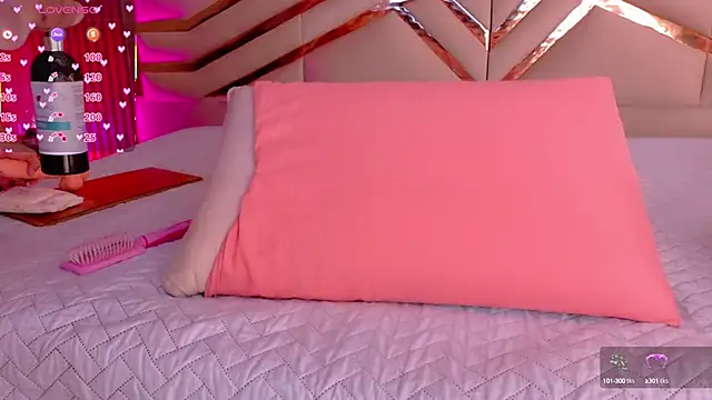 Snapshot of playfulcurvy chatting on October 2025 07:44:02 PM playfulcurvy online show from October 2025 07:44:02 PM