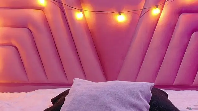 Snapshot of playfulcurvy chatting on October 2025 07:45:02 PM playfulcurvy online show from October 2025 07:45:02 PM