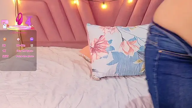 Snapshot of playfulcurvy chatting on November 2025 12:40:02 PM playfulcurvy online show from November 2025 12:40:02 PM