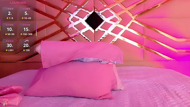 Snapshot of playfulcurvy chatting on November 2025 07:47:01 PM playfulcurvy online show from November 2025 07:47:01 PM