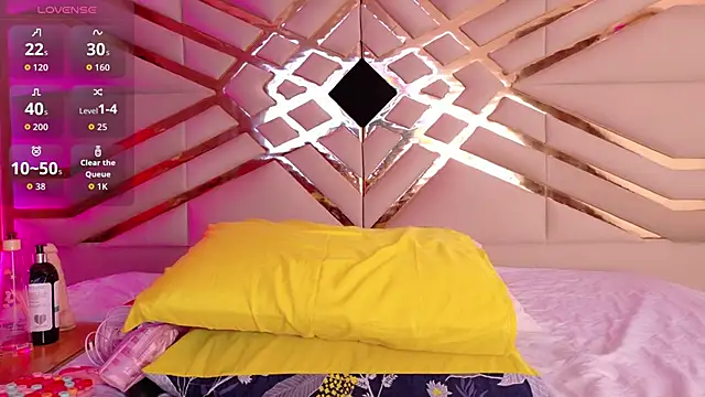 Snapshot of playfulcurvy chatting on November 2025 07:46:02 PM playfulcurvy online show from November 2025 07:46:02 PM