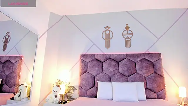 aurora collinss  online show from February 2026 12:46:02 PM