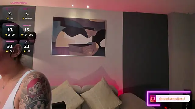 Snapshot of MaddisonCollins chatting on December 2025 02:43:02 PM MaddisonCollins online show from December 2025 02:43:02 PM