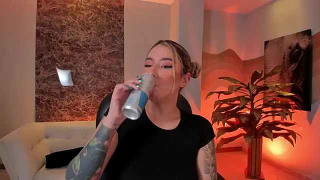 Snapshot of MaddisonCollins chatting on March 2026 11:18:01 AM MaddisonCollins online show from March 2026 11:18:01 AM