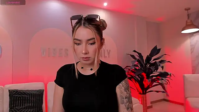 Snapshot of MaddisonCollins chatting on April 2026 08:17:02 PM MaddisonCollins online show from April 2026 08:17:02 PM