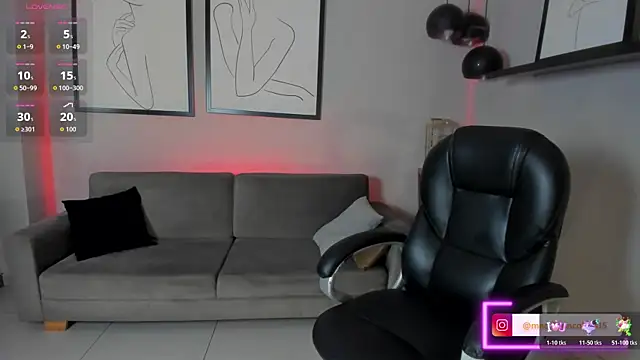 Snapshot of MaddisonCollins chatting on April 2026 11:12:01 AM MaddisonCollins online show from April 2026 11:12:01 AM