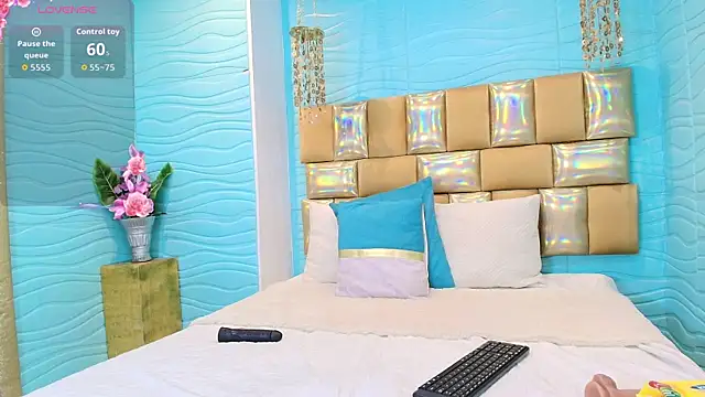 Mia Montess online show from October 2025 01:00:01 PM