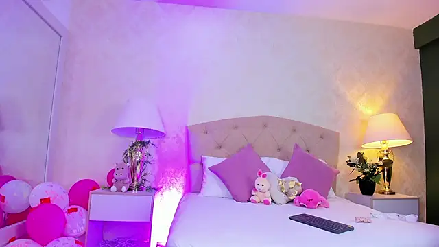 Mia Montess online show from April 2026 12:52:02 PM