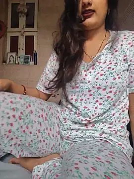 Miss Love25 online show from June 2026 05:28:01 AM