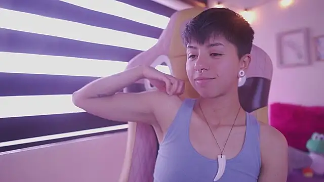 Snapshot of tommy_blue chatting on March 2025 04:00:02 PM tommy blue online show from March 2025 04:00:02 PM