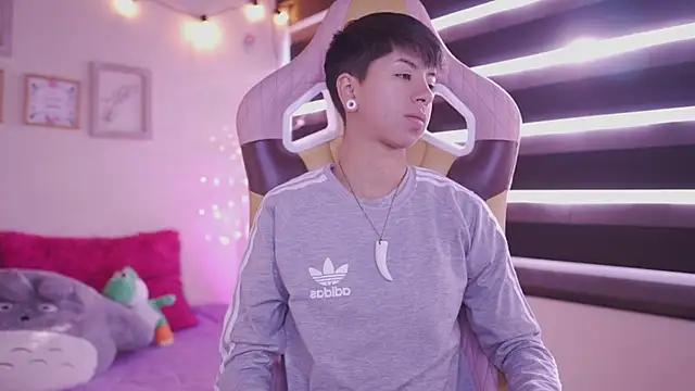 Snapshot of tommy_blue chatting on March 2025 12:15:01 PM tommy blue online show from March 2025 12:15:01 PM