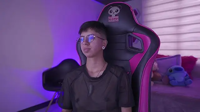 Snapshot of tommy_blue chatting on March 2025 03:56:01 PM tommy blue online show from March 2025 03:56:01 PM