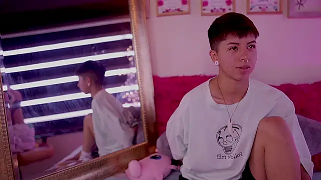 Snapshot of tommy_blue chatting on March 2025 04:04:02 PM tommy blue online show from March 2025 04:04:02 PM