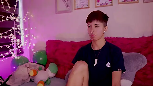 Snapshot of tommy_blue chatting on March 2025 03:40:01 PM tommy blue online show from March 2025 03:40:01 PM