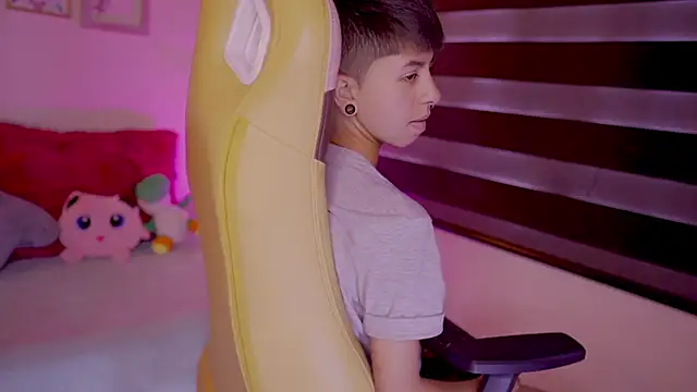 Snapshot of tommy_blue chatting on March 2025 03:46:02 PM tommy blue online show from March 2025 03:46:02 PM