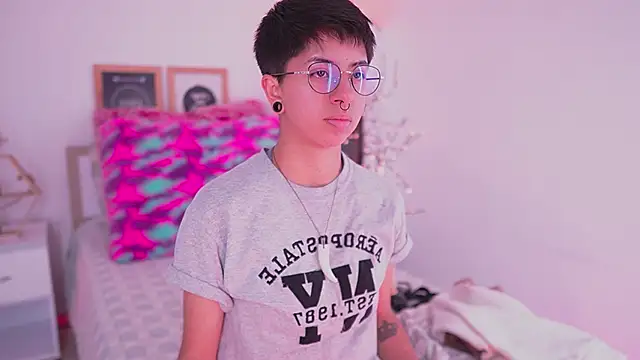 Snapshot of tommy_blue chatting on September 2025 01:28:02 AM tommy blue online show from September 2025 01:28:02 AM