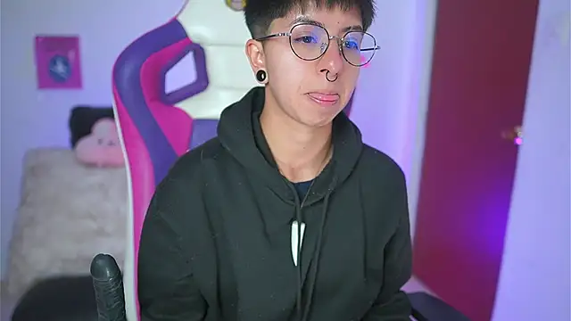 Snapshot of tommy_blue chatting on September 2025 12:50:02 PM tommy blue online show from September 2025 12:50:02 PM