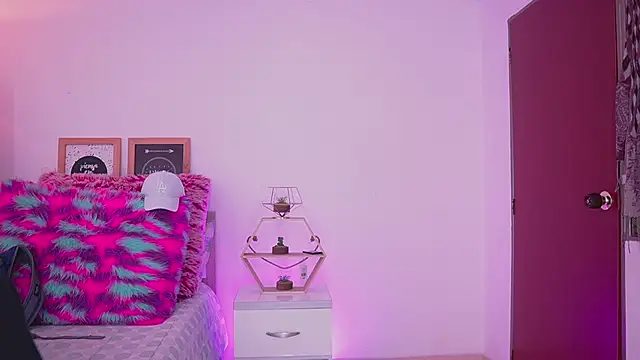 Snapshot of tommy_blue chatting on September 2025 01:03:01 PM tommy blue online show from September 2025 01:03:01 PM