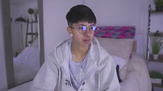 Snapshot of tommy_blue chatting on October 2025 12:47:02 PM tommy blue online show from October 2025 12:47:02 PM