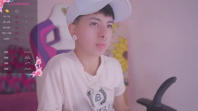 Snapshot of tommy_blue chatting on November 2025 12:27:02 PM tommy blue online show from November 2025 12:27:02 PM