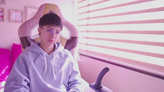 tommy blue online show from April 2026 01:37:01 PM