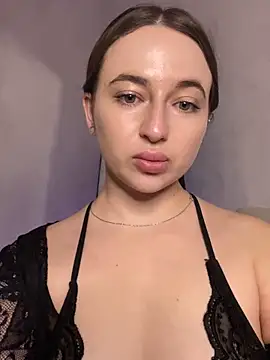 AlisaQSky online show from October 2025 09:30:01 PM