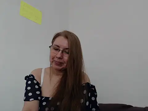 Snapshot of GiaLuvv11 chatting on April 2026 09:06:02 PM GiaLuvv11 online show from April 2026 09:06:02 PM