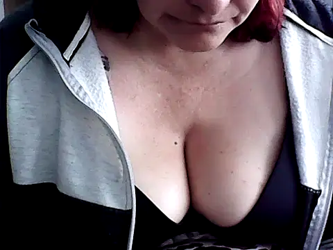 BiancaSteel online show from November 2025 01:10:01 PM