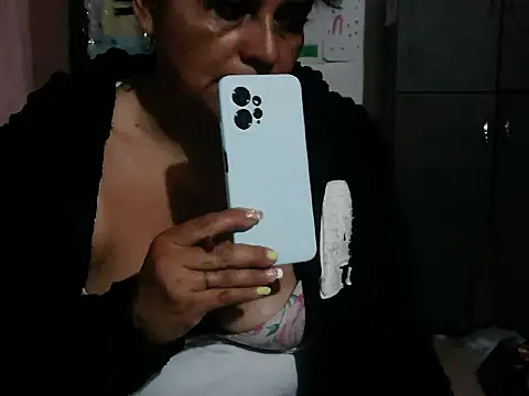 Snapshot of BiancaSteel chatting on July 2026 11:44:02 PM BiancaSteel online show from July 2026 11:44:02 PM