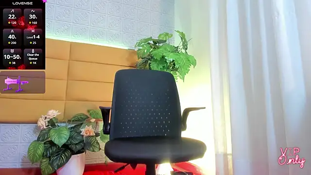 LeilaHiuston online show from February 2026 08:15:01 PM