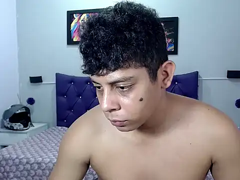 Alejandroo 22 online show from September 2025 03:49:02 PM