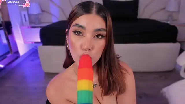Snapshot of Violeta-Marquez chatting on March 2025 03:06:01 PM Violeta-Marquez online show from March 2025 03:06:01 PM