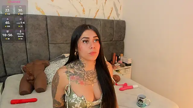 Snapshot of Cristal_Velle chatting on March 2026 01:05:01 PM Cristal Velle online show from March 2026 01:05:01 PM